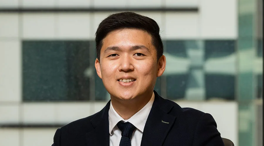  Gus Hu